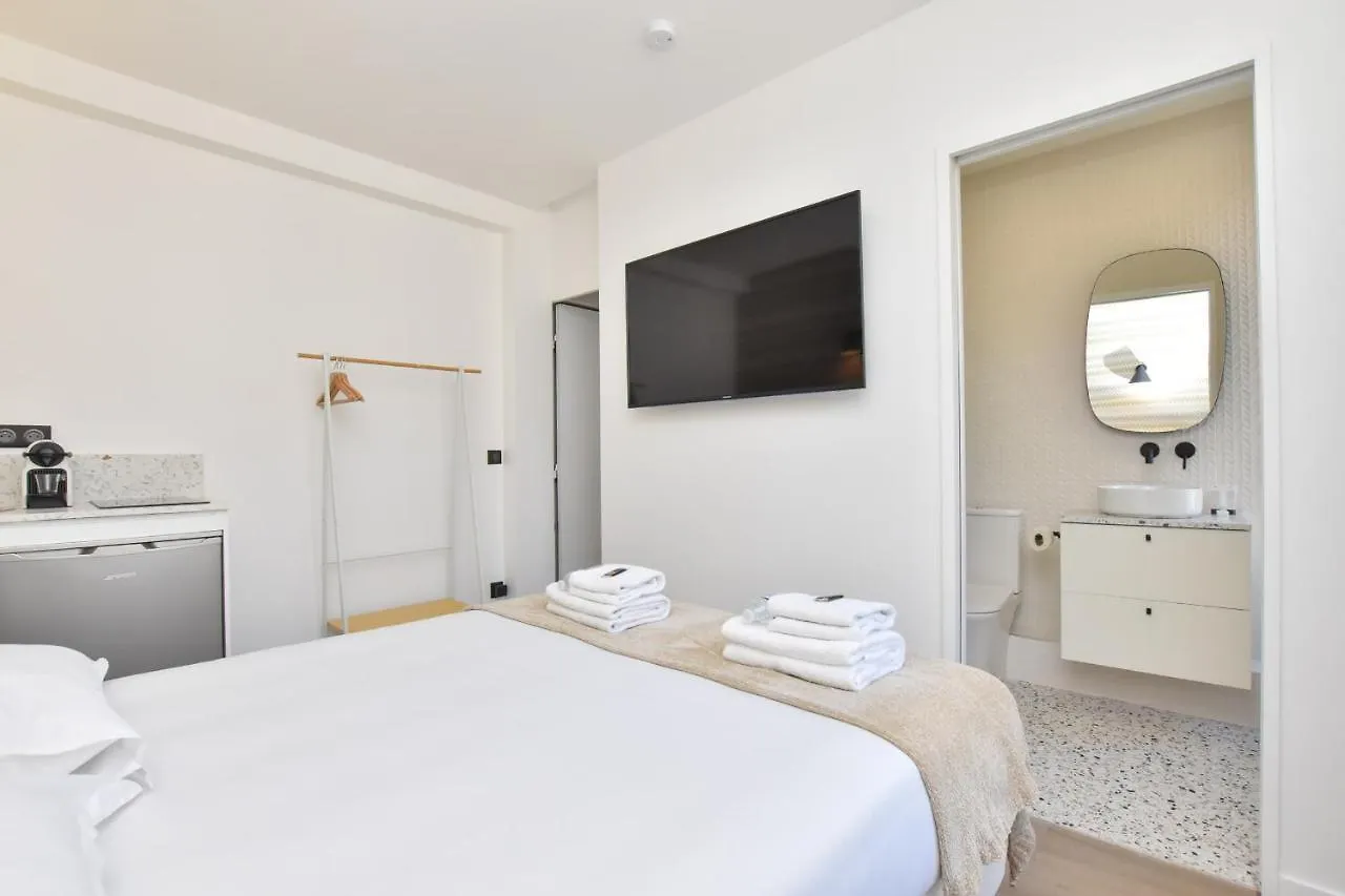 Cosy Bedroom - Tour Eiffel Champs De Mars contacts